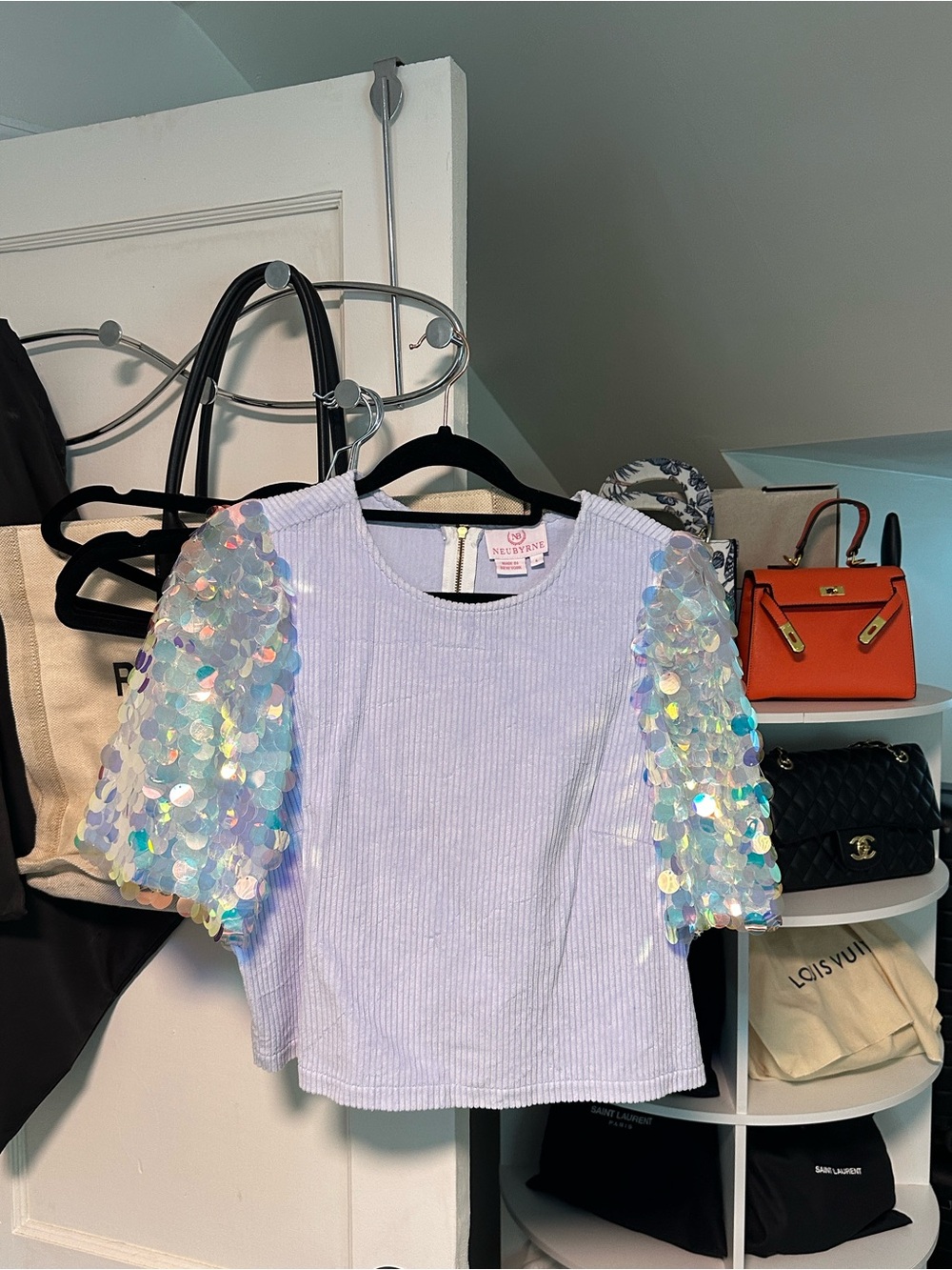 Neubyrne top